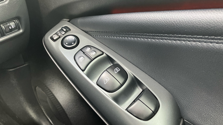 Nissan Juke 1.0 DiG-T N-Connecta 5dr Petrol Hatchback